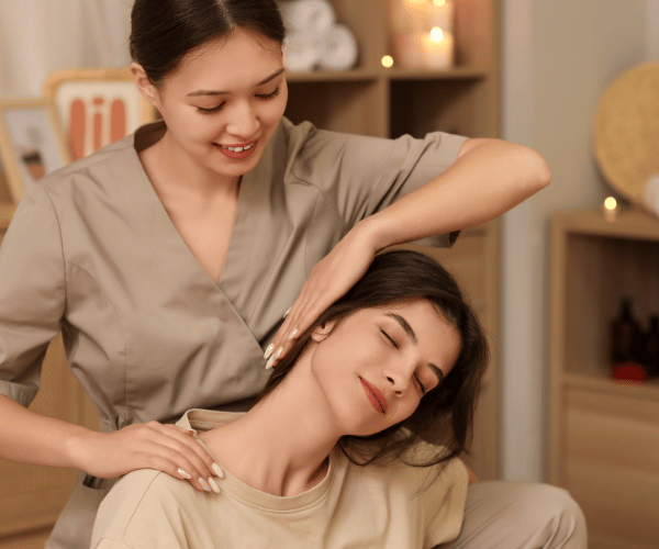 Female-to-female massage in Gurgaon with professional spa therapy